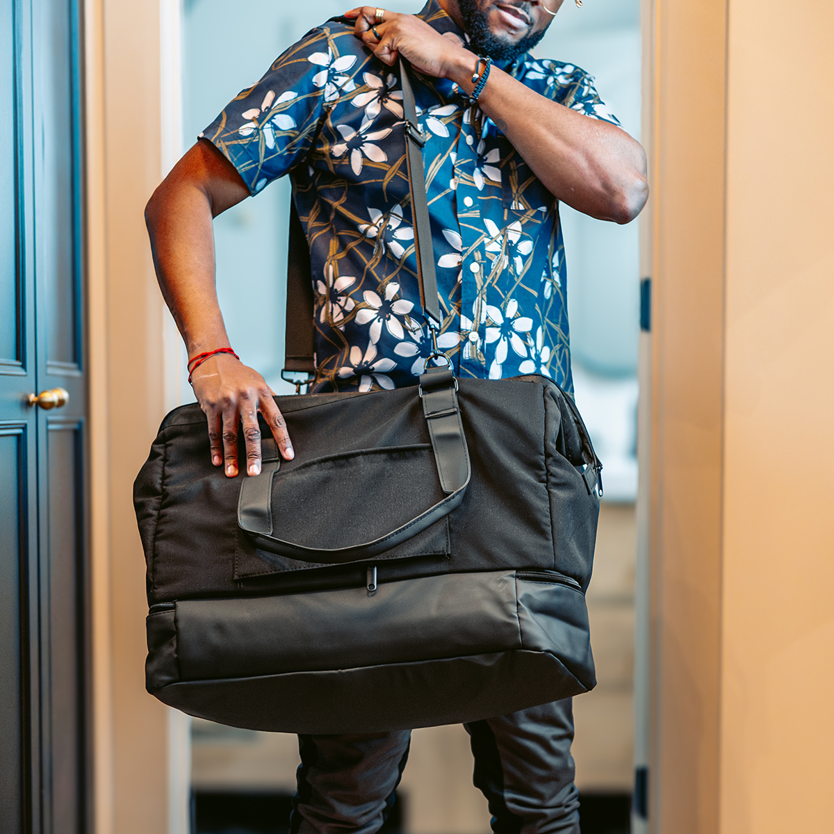 The Weekender Travel Bag With Drop Bottom